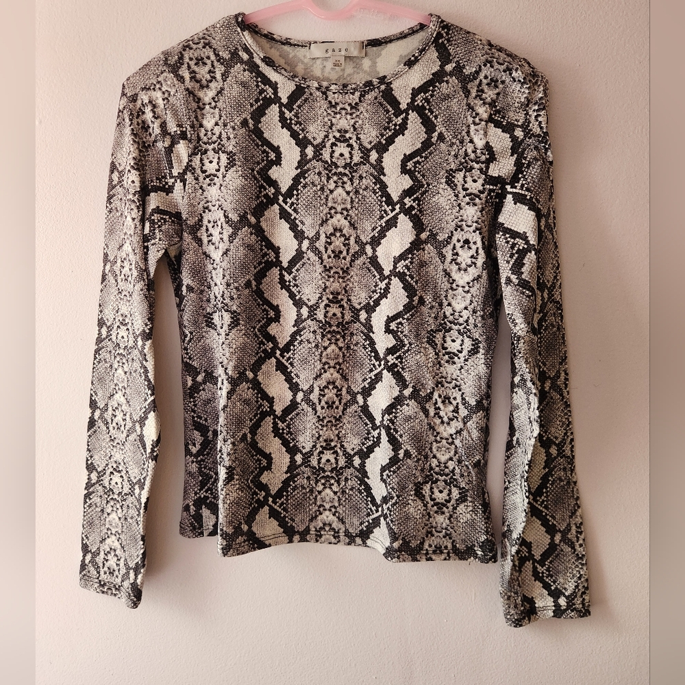 Snakeskin print soft long sleeve top